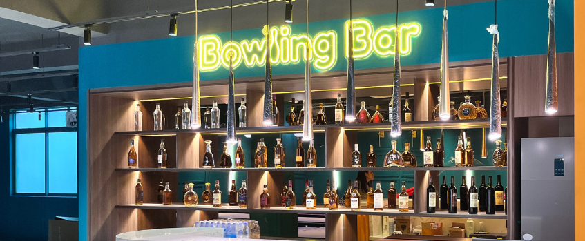 Snack-bar-at-a-bowling-alley